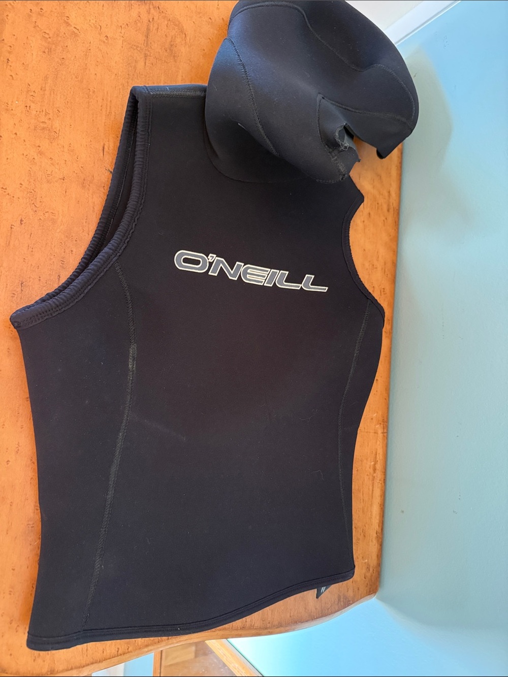 O'Neill Women’s Black Sleeveless 5.5mm Neoprene Hooded Vest size 10